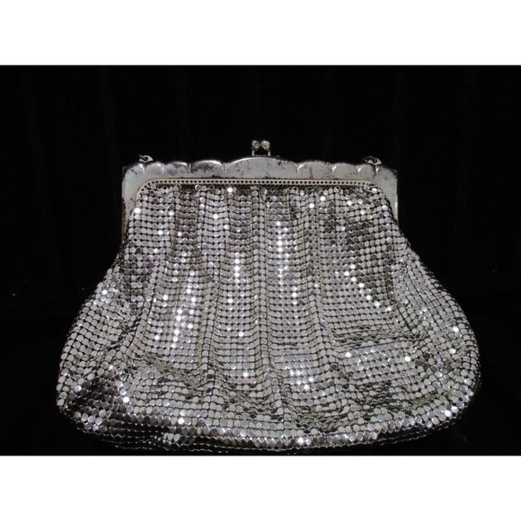 Whiting & Davis Silver Frame Petite Chainmaille Kiss Closure Evening Purse - Picture 1 of 9